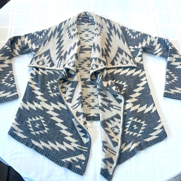 Pendleton Sweaters - Stunning Vintage Charcoal and Cream Western Blanket Sweater, Size S. So Soft!